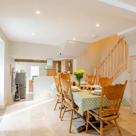 2 Bed In Summerbridge Oc-o32940 펜션 *